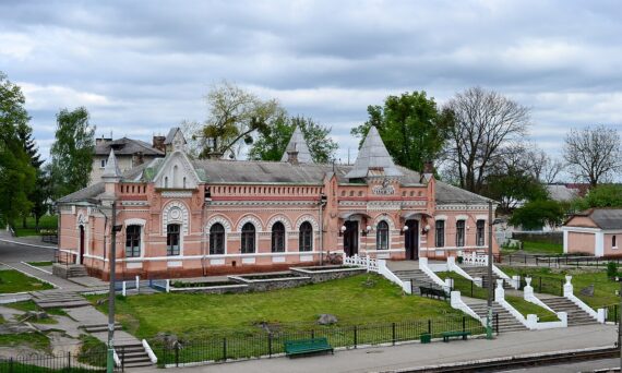 Залізнична станція Маневичі