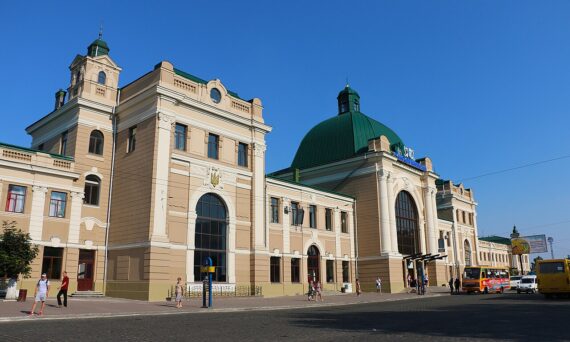 Залізничний вокзал Івано-Франківськ