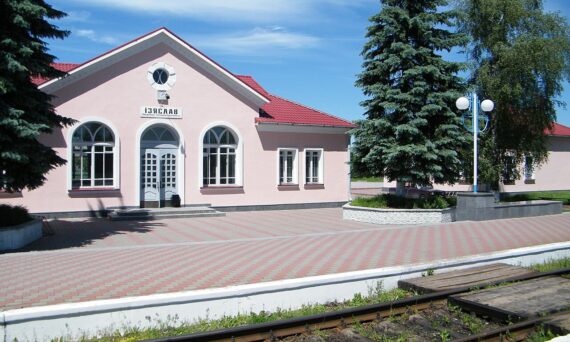 Железнодорожная станция Изяслав