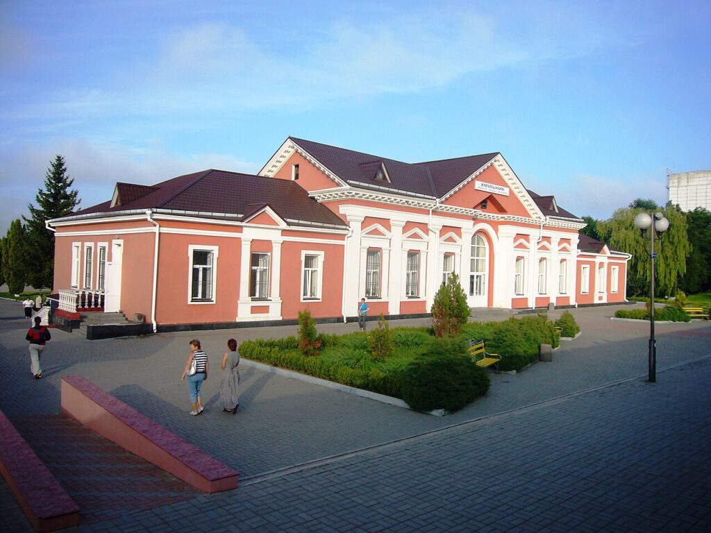 Khmelnik railway station
