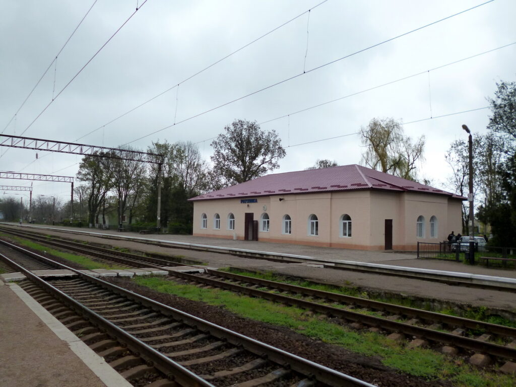 Rauhivka railway station