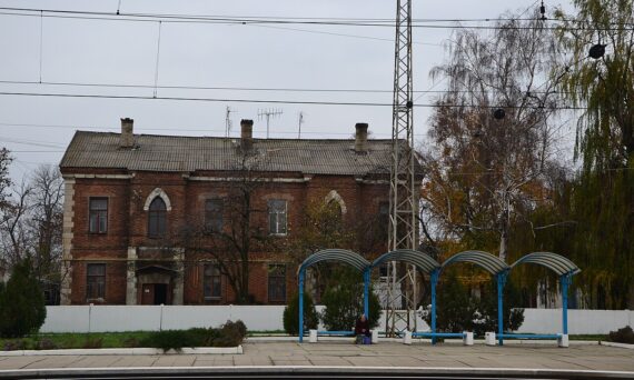 Contentions railway station