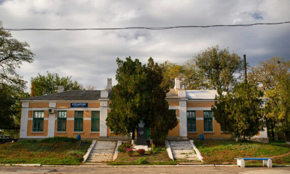 Yelizarove railway station