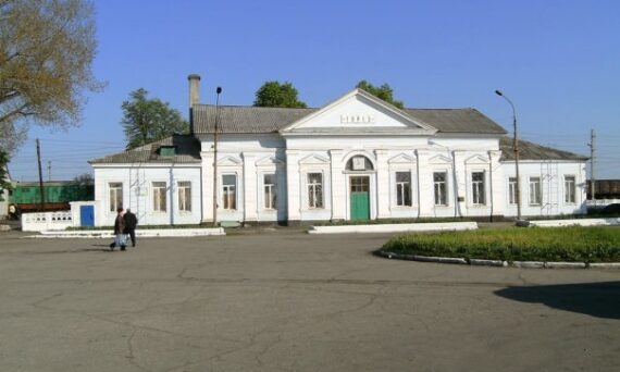Thorez railway station