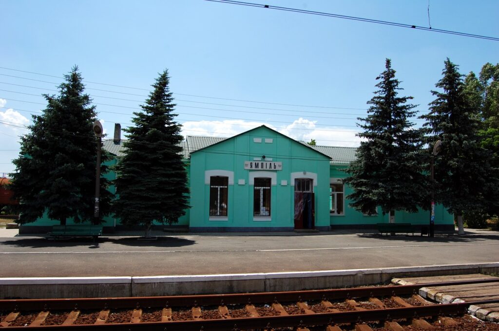 Yampol railway station
